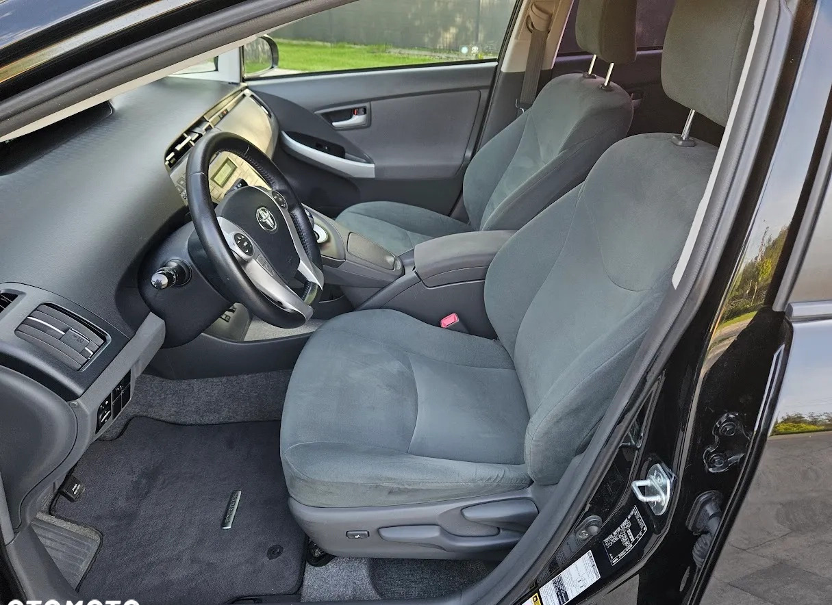 Toyota Prius cena 35800 przebieg: 340000, rok produkcji 2011 z Pionki małe 301